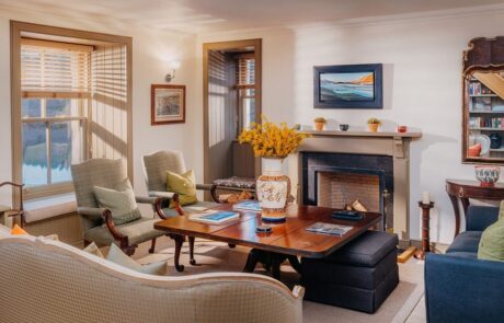 montclare-estate-gae-wc-living-room-small